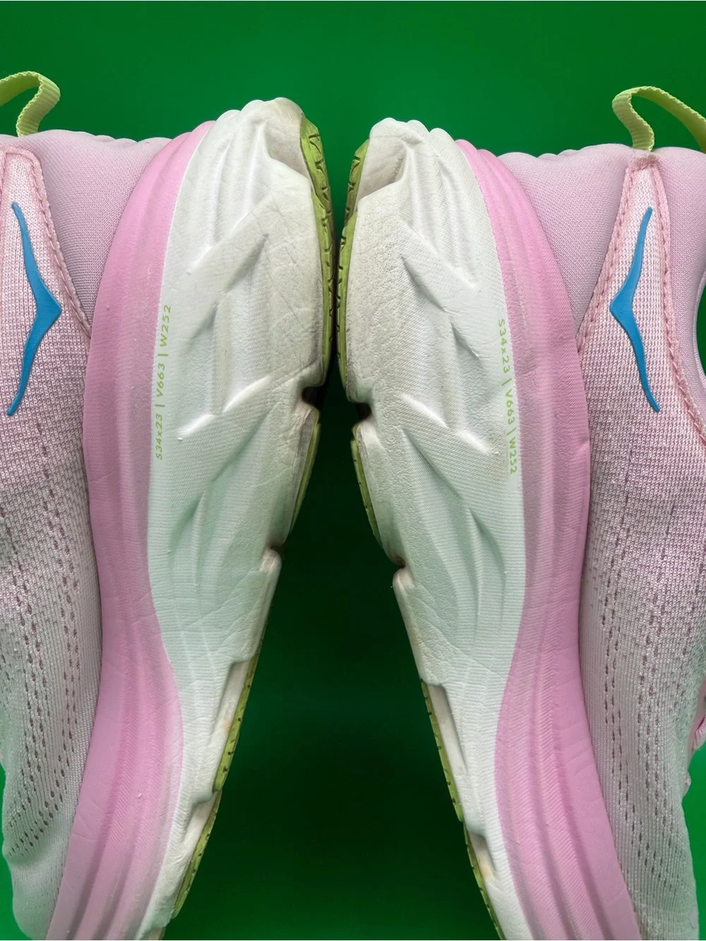 Hoka One One Bondi 8 Women’s Pink Athletic Running Shoes Sneakers FE1224G SZ 9